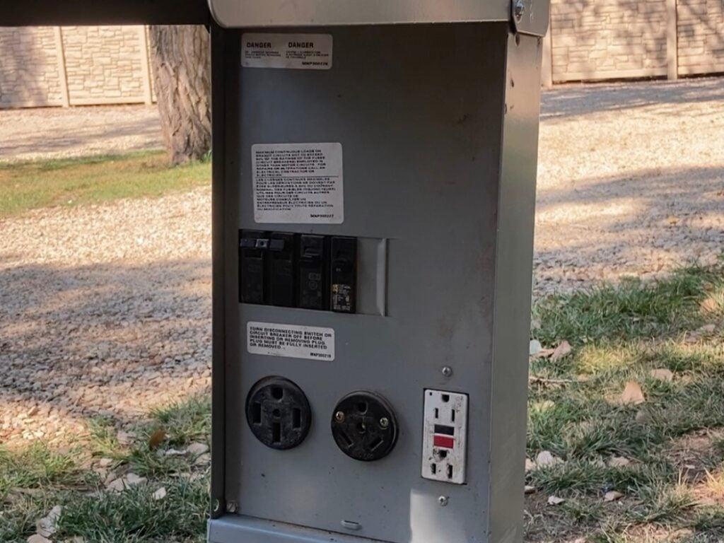 30 amp and 50 amp electrical hookups at an RV campsite