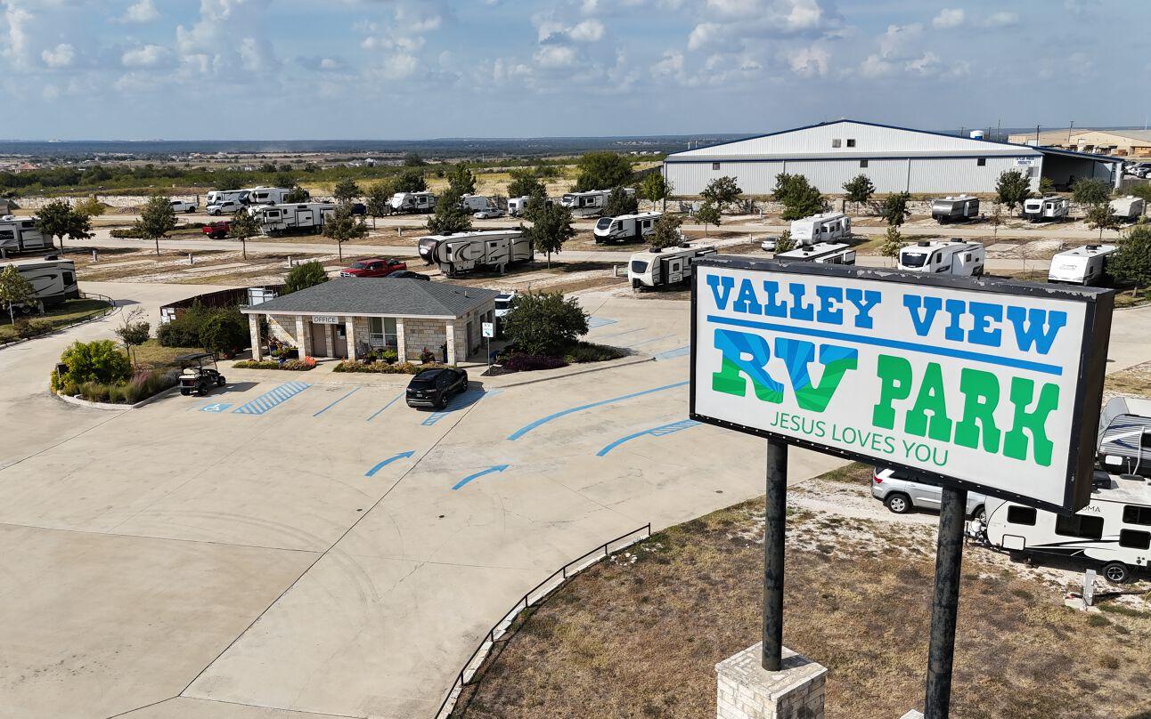 Valley View RV Park amenities for I-35 travelers in Jarrell Texas